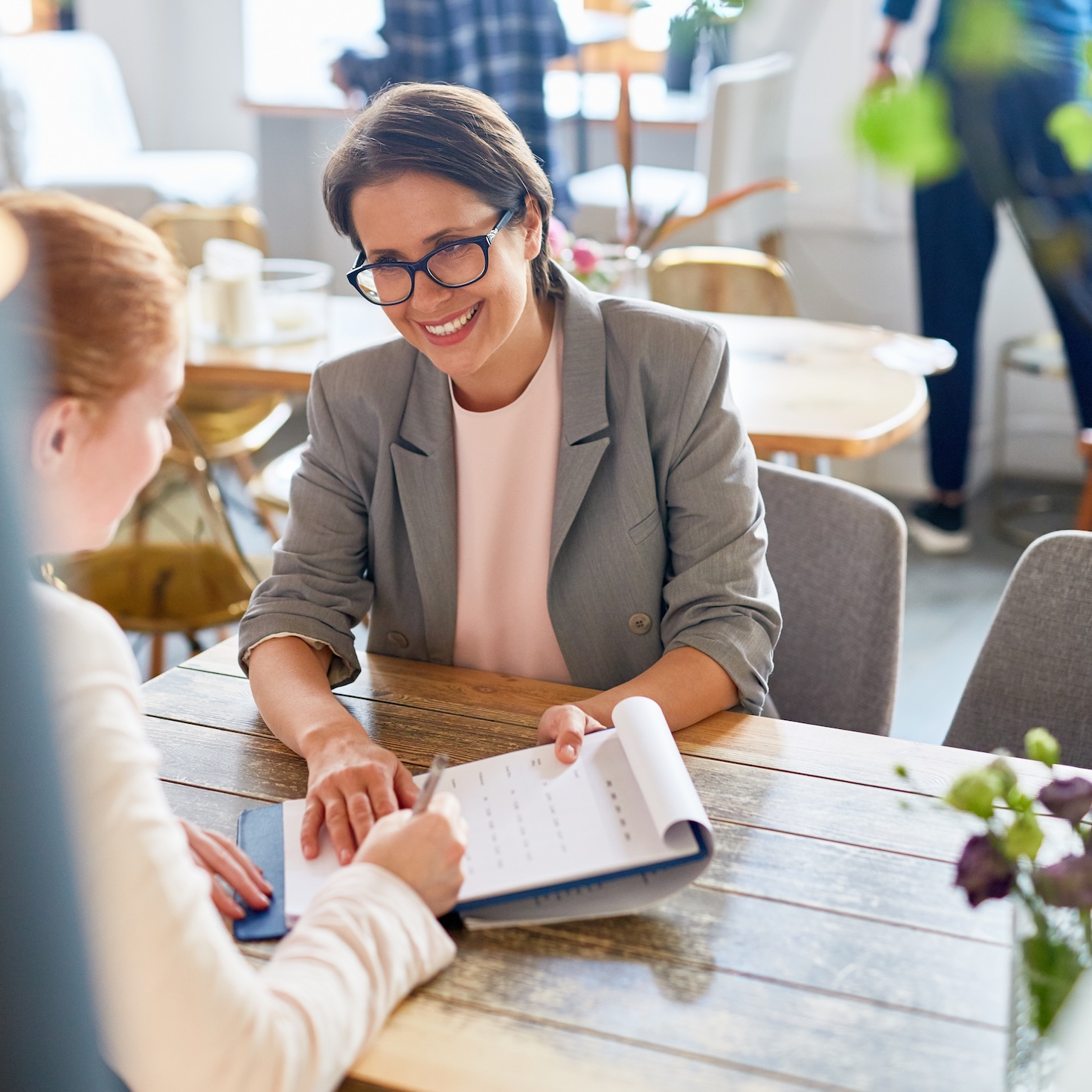 photo chasseur de tetes expert en identification de profils collaborant avec canopee transition management de transition